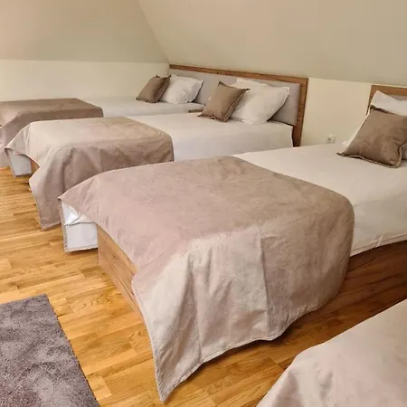 Monix Palace 아파트